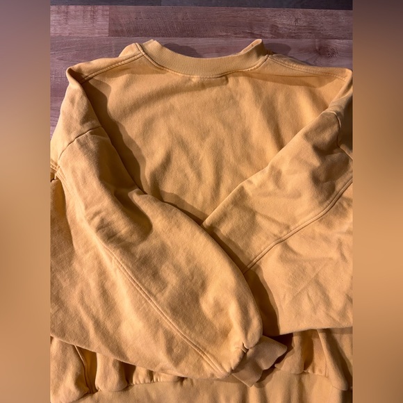 Yellow sweater - Picture 4 of 4